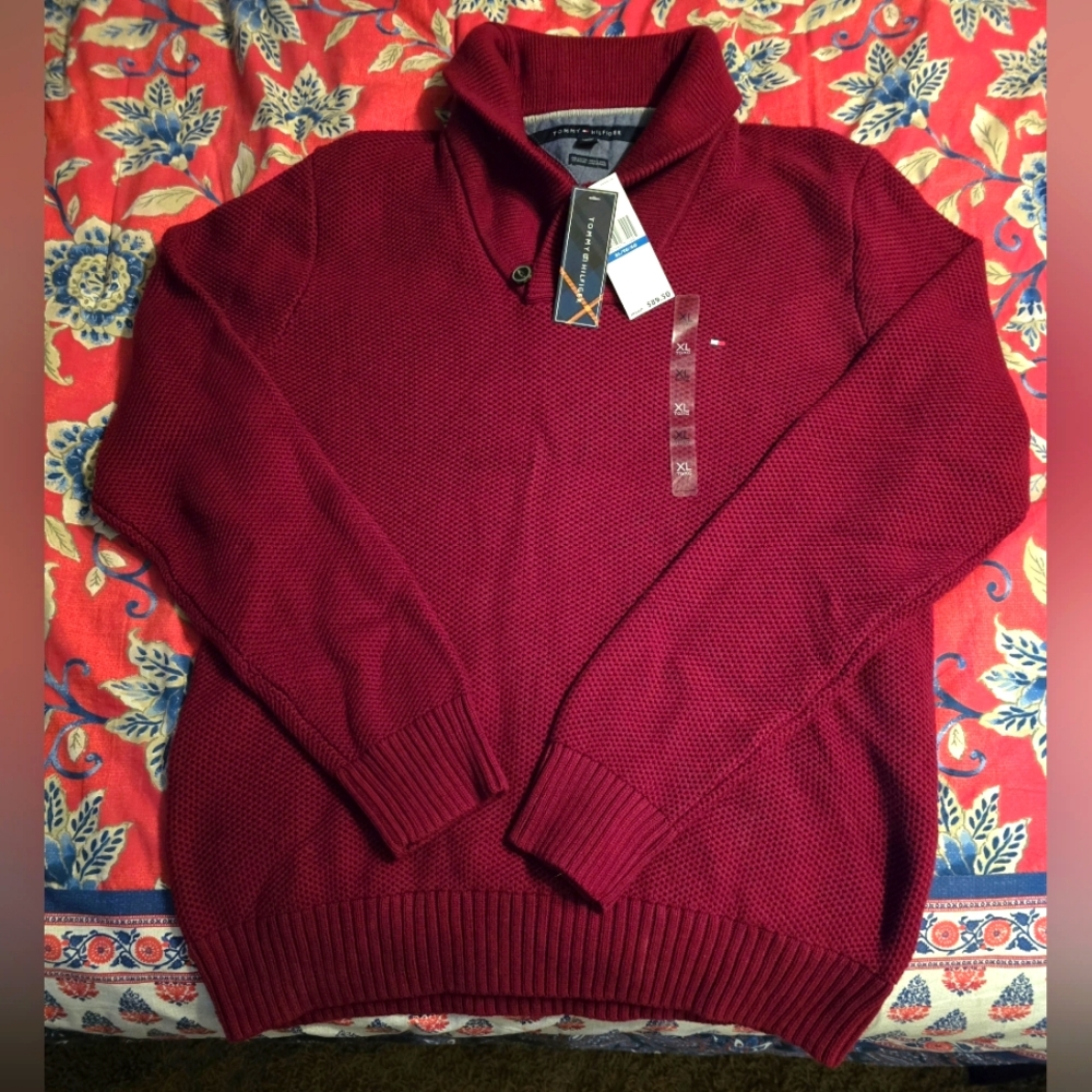NEW- Tommy Hilfiger mens long sleeve sweater.